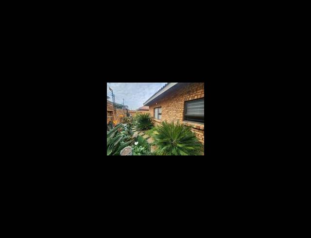 3 BEDROOM HOUSE FOR SALE IN NEW REDRUTH